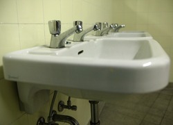 Normal_bathroom-sink-1104465_960_720