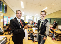 Normal_overhandiging_eerste_exemplaar